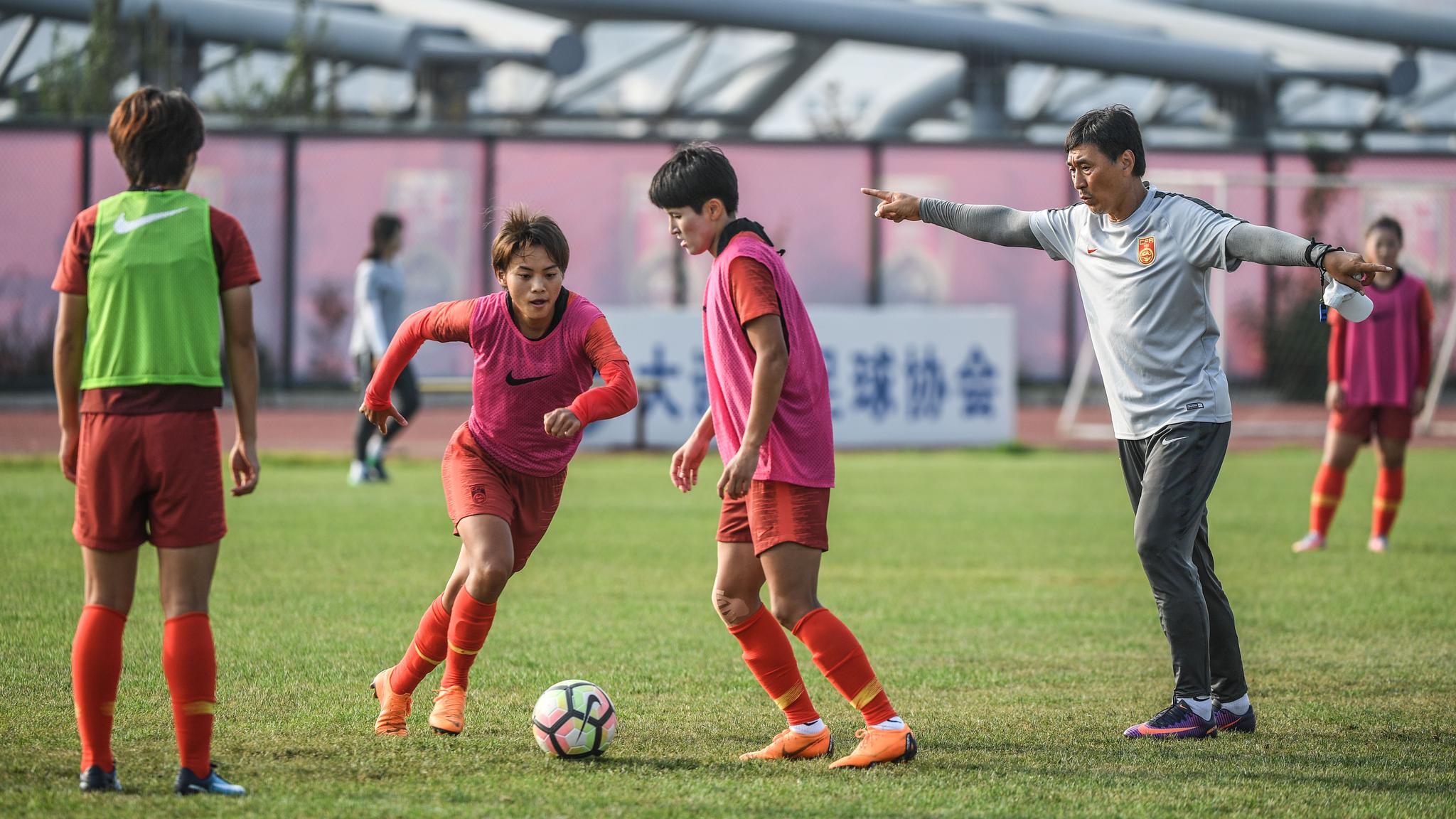 B体育体育官方登录入口-大连女子足球队备战下场较量，备受期待的简单介绍