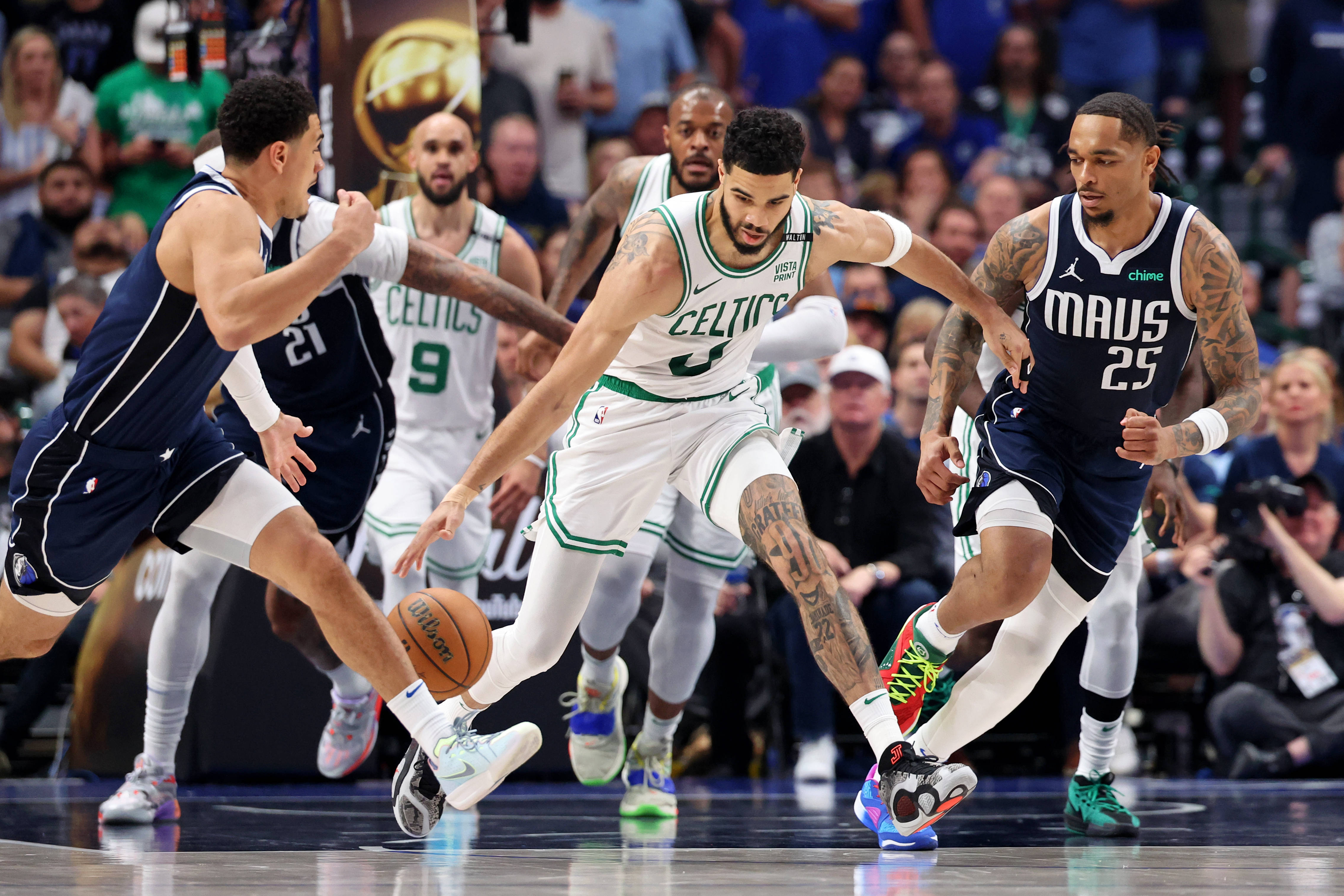 B体育体育新闻-凯尔特人主场大比分取胜，球队战绩不断攀升的简单介绍