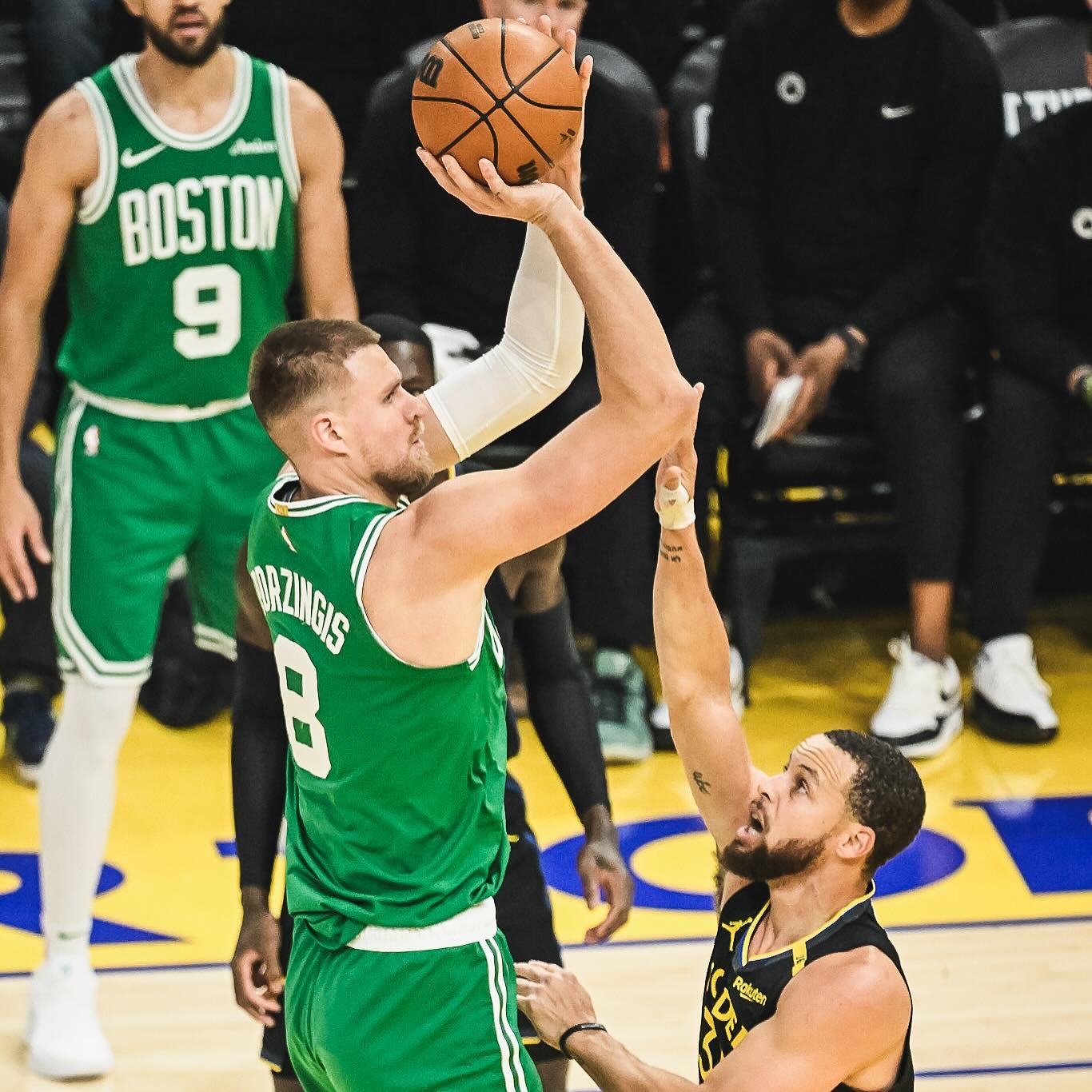 凯尔特人主场大比分取胜,球队战绩不断攀升的简单介绍 凯尔特人主场大比分取胜,球队战绩不断攀升的简单介绍