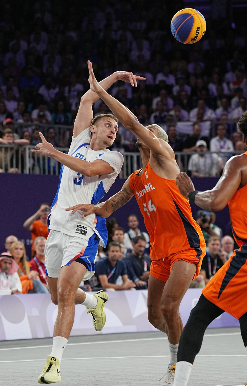 澳洲篮球联赛夺冠奖杯争夺激烈 澳洲篮球联赛夺冠奖杯争夺激烈