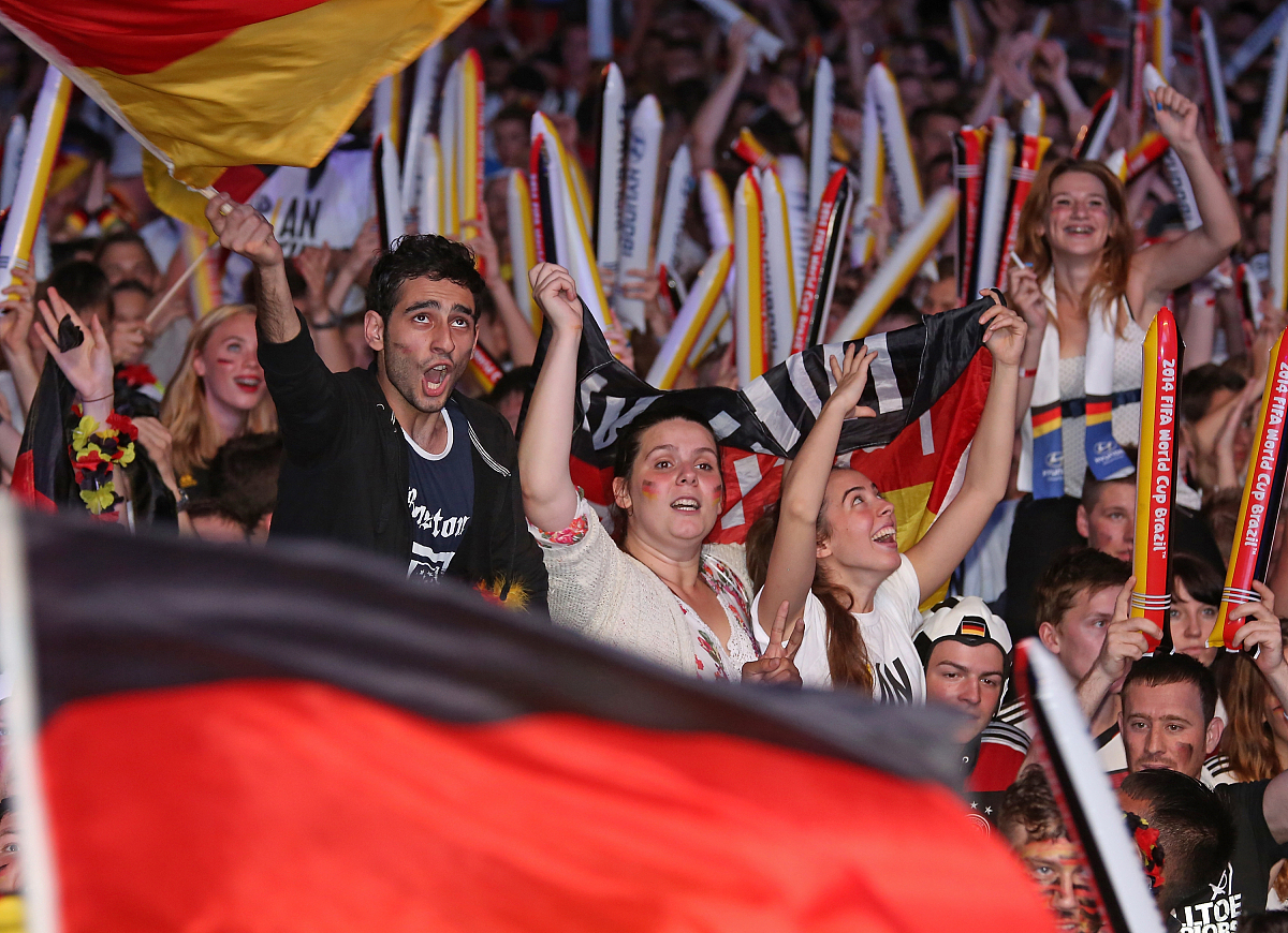 关于足球比赛中的意外胜利让人惊叹!的信息 关于足球比赛中的意外胜利让人惊叹!的信息