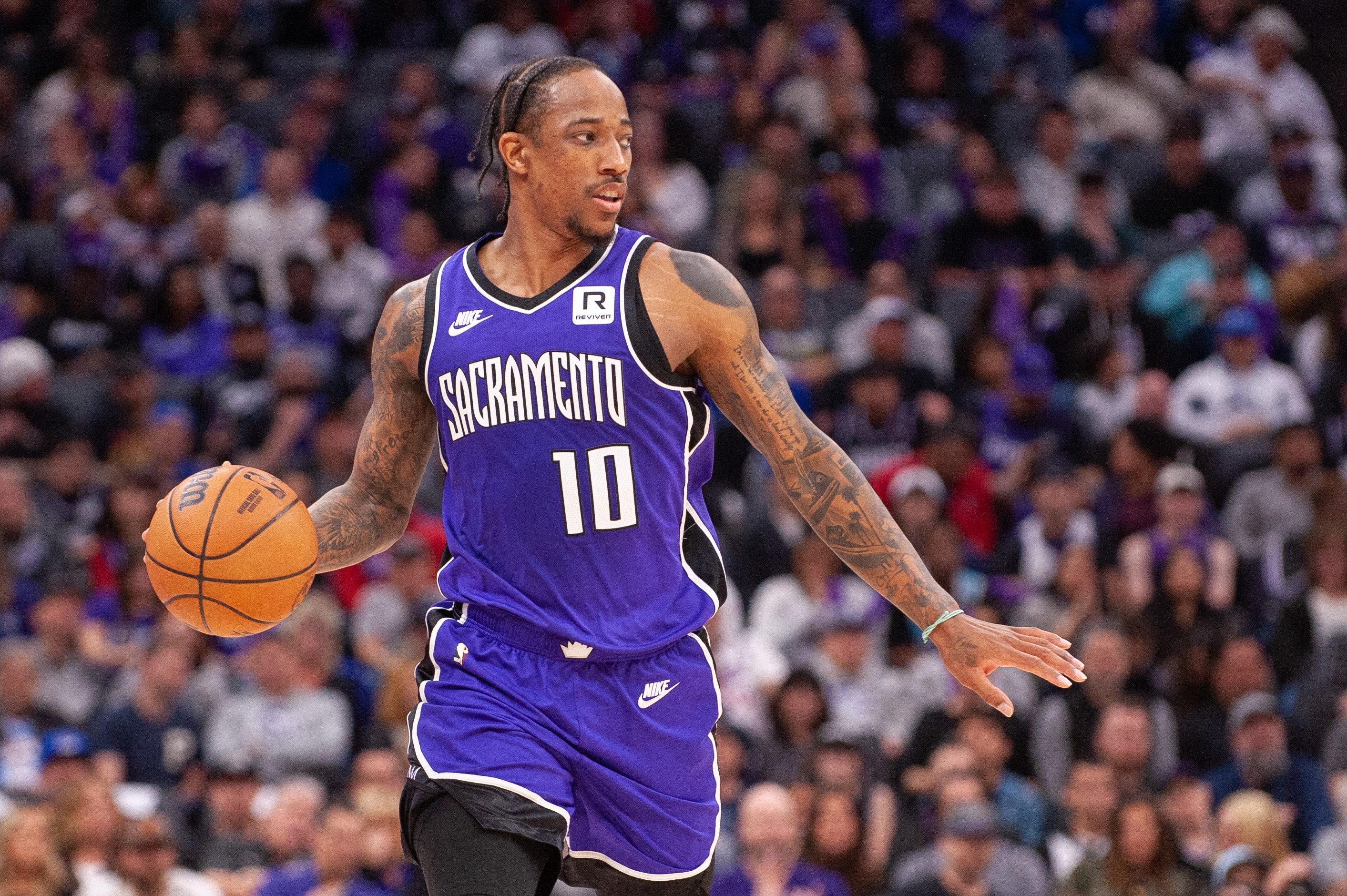 B体育体育登录-猛龙力克篮网,德罗赞神奇表现