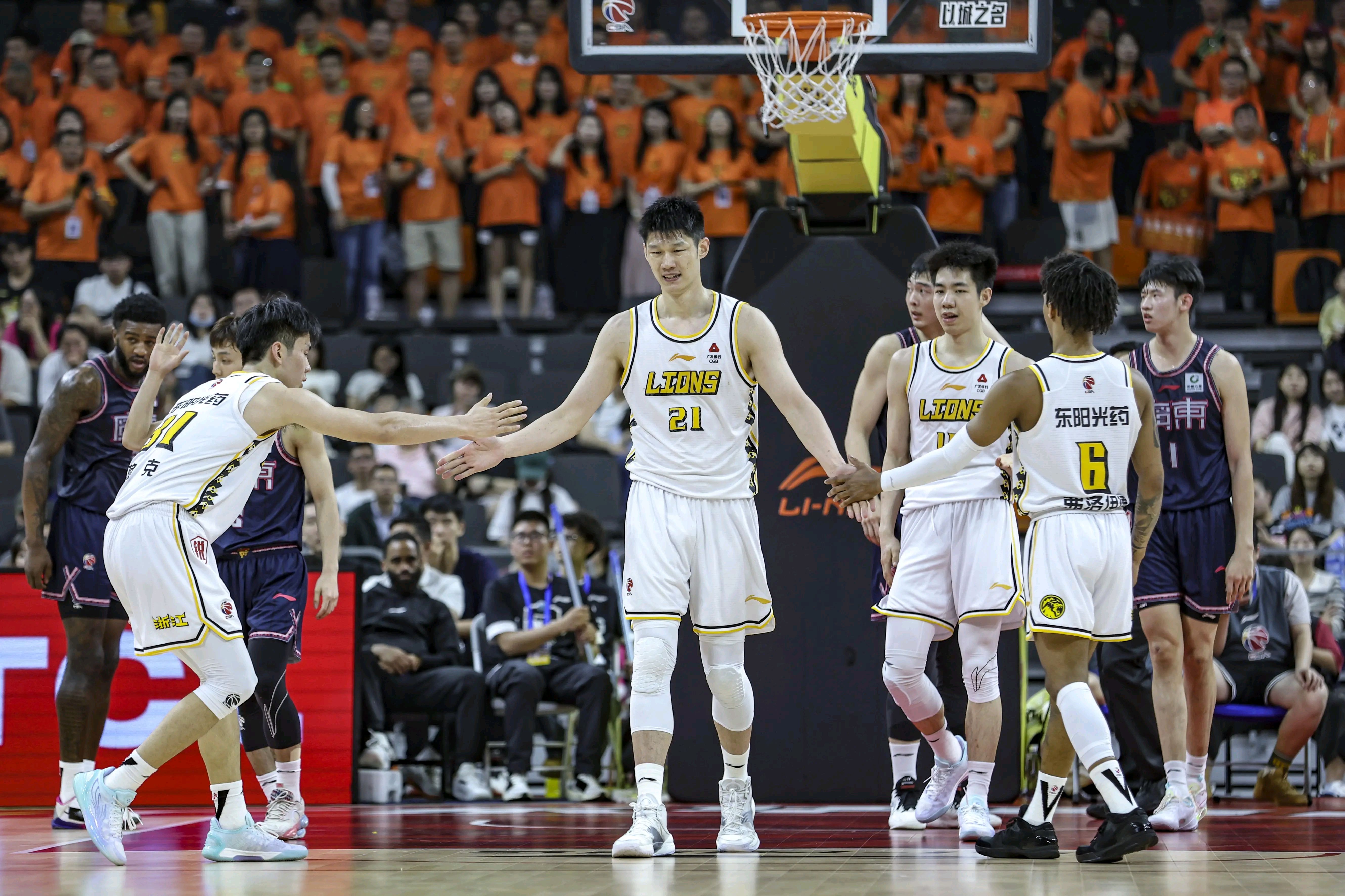 广东队稳坐积分榜榜首，实力强劲