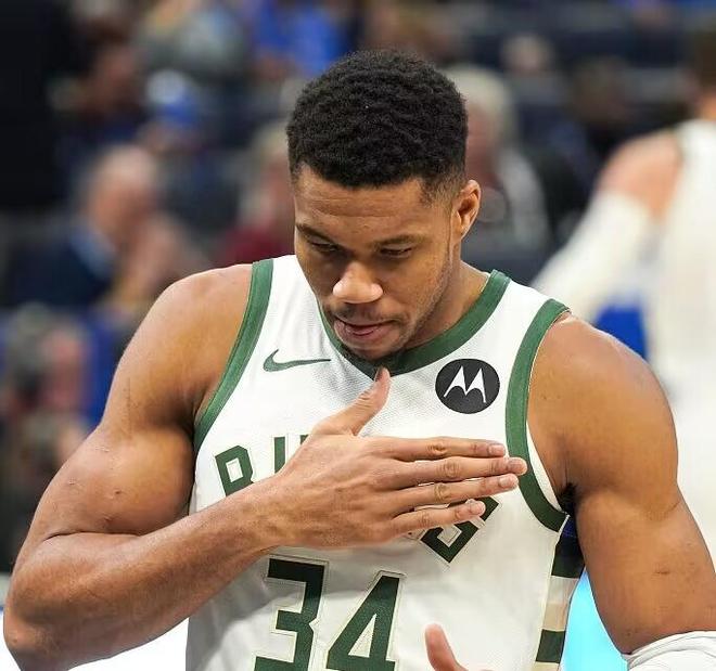 雄鹿轻取爵士，字母哥亮相空砍54分，助力球队领跑东部的简单介绍