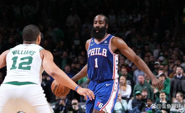 国王外线火力全面爆发，助球队终结连败的简单介绍