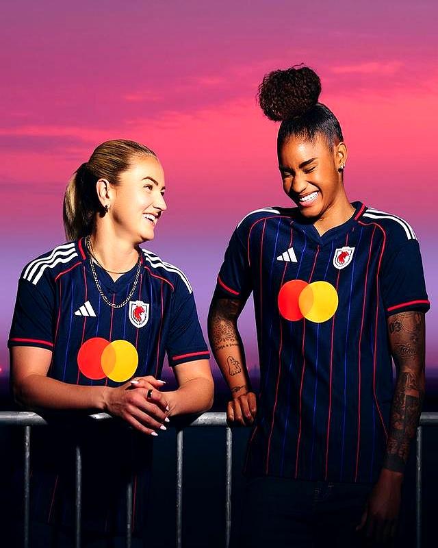 关于里昂队新晋球员表现出色，帮助球队夺得胜利的信息